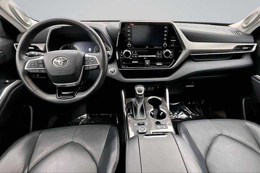 Thumbnail: 2022 Toyota Highlander - 10