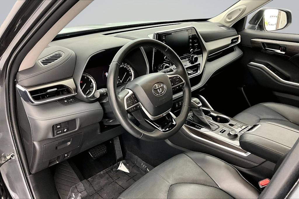 Thumbnail: 2022 Toyota Highlander - 2