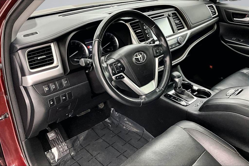 Thumbnail: 2017 Toyota Highlander - 2