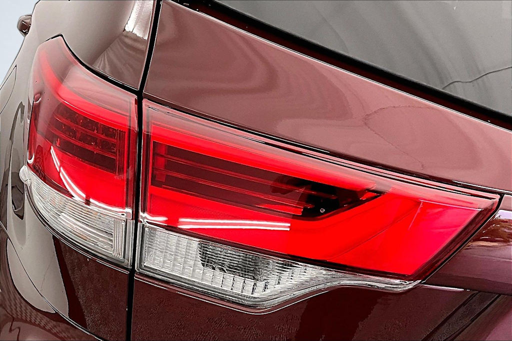Thumbnail: 2017 Toyota Highlander - 26