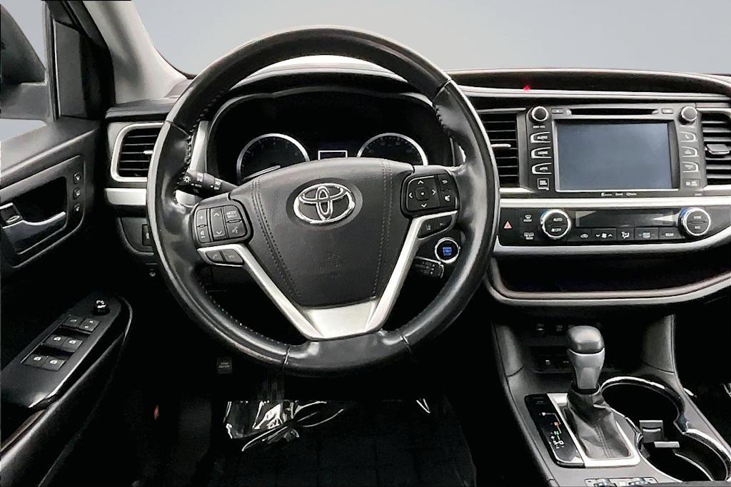 Thumbnail: 2017 Toyota Highlander - 14