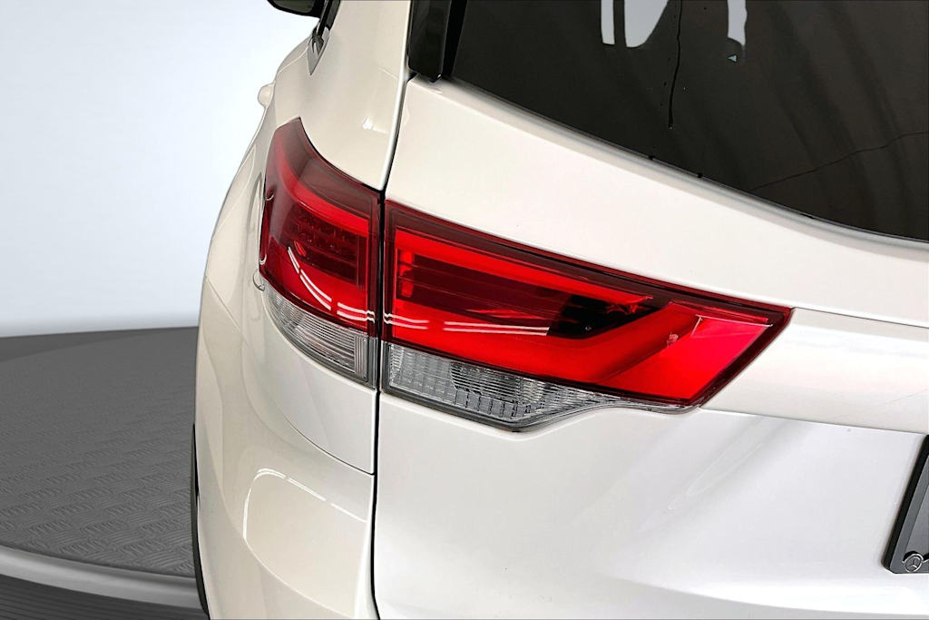Thumbnail: 2018 Toyota Highlander - 26