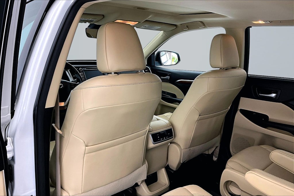 Thumbnail: 2018 Toyota Highlander - 13