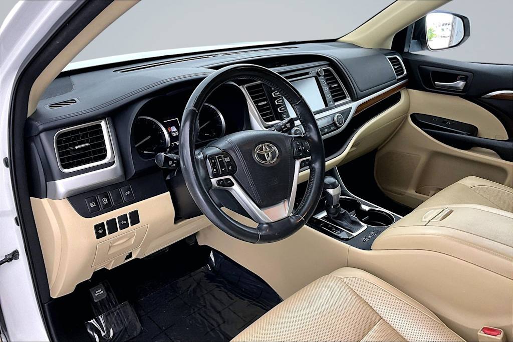 Thumbnail: 2018 Toyota Highlander - 2