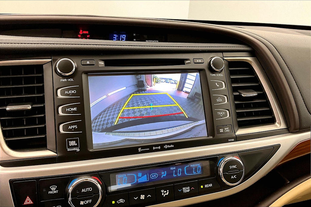 Thumbnail: 2018 Toyota Highlander - 22