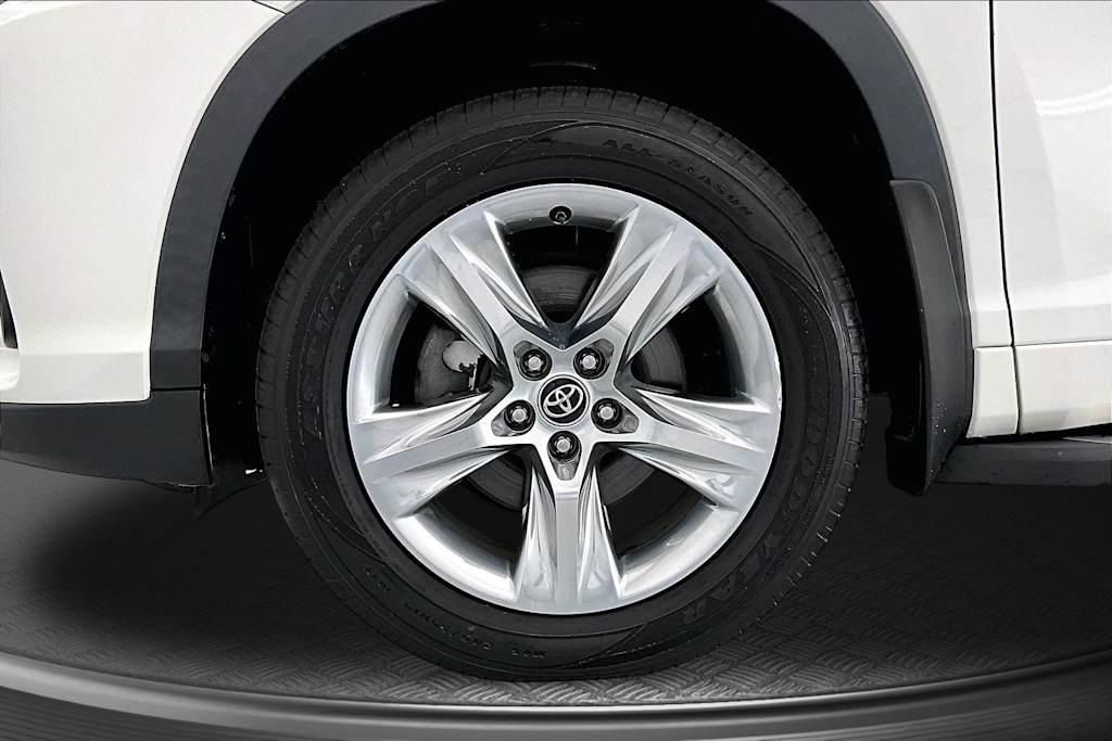 Thumbnail: 2018 Toyota Highlander - 8
