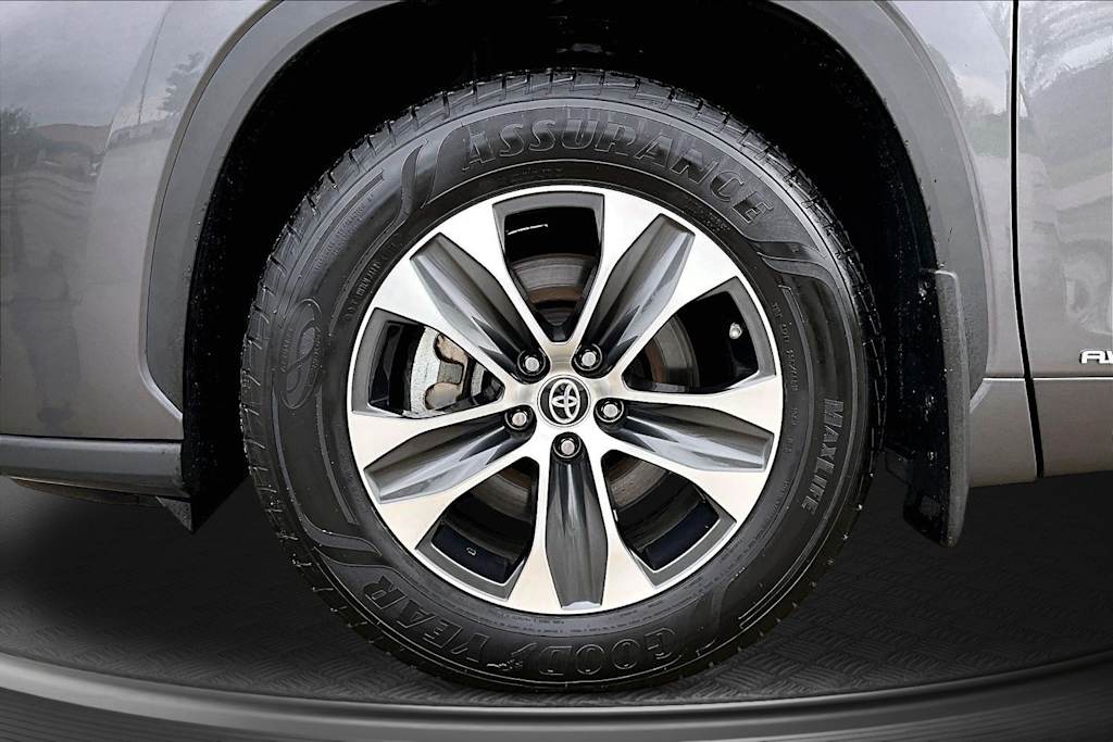 Thumbnail: 2022 Toyota Highlander - 8