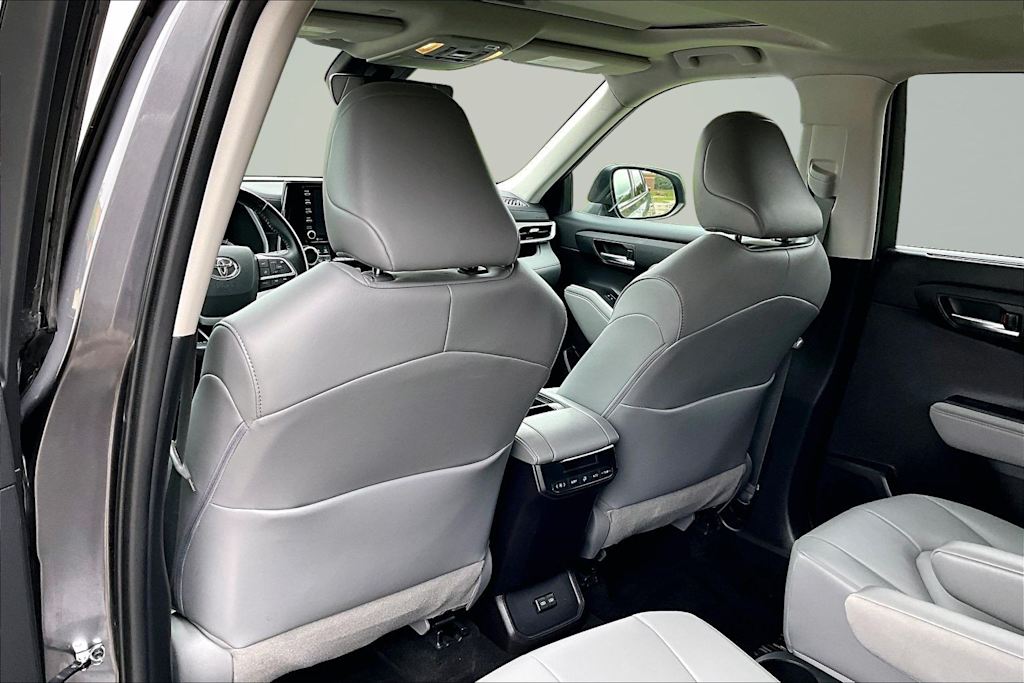 Thumbnail: 2022 Toyota Highlander - 13