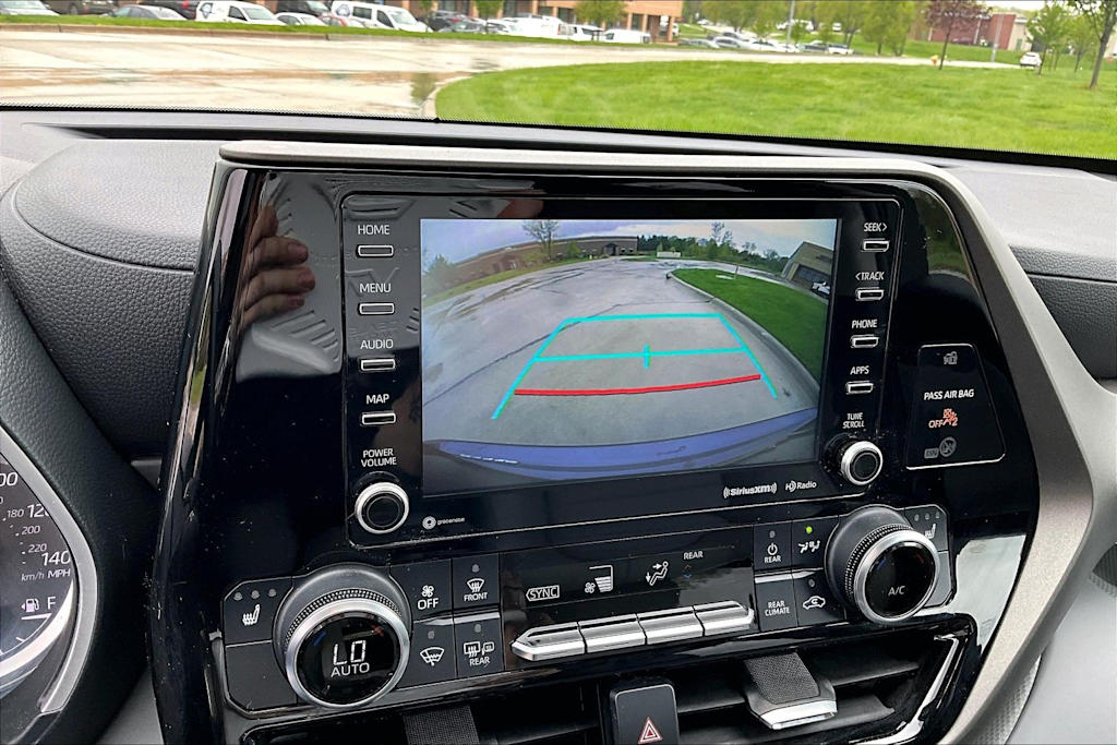 Thumbnail: 2022 Toyota Highlander - 22