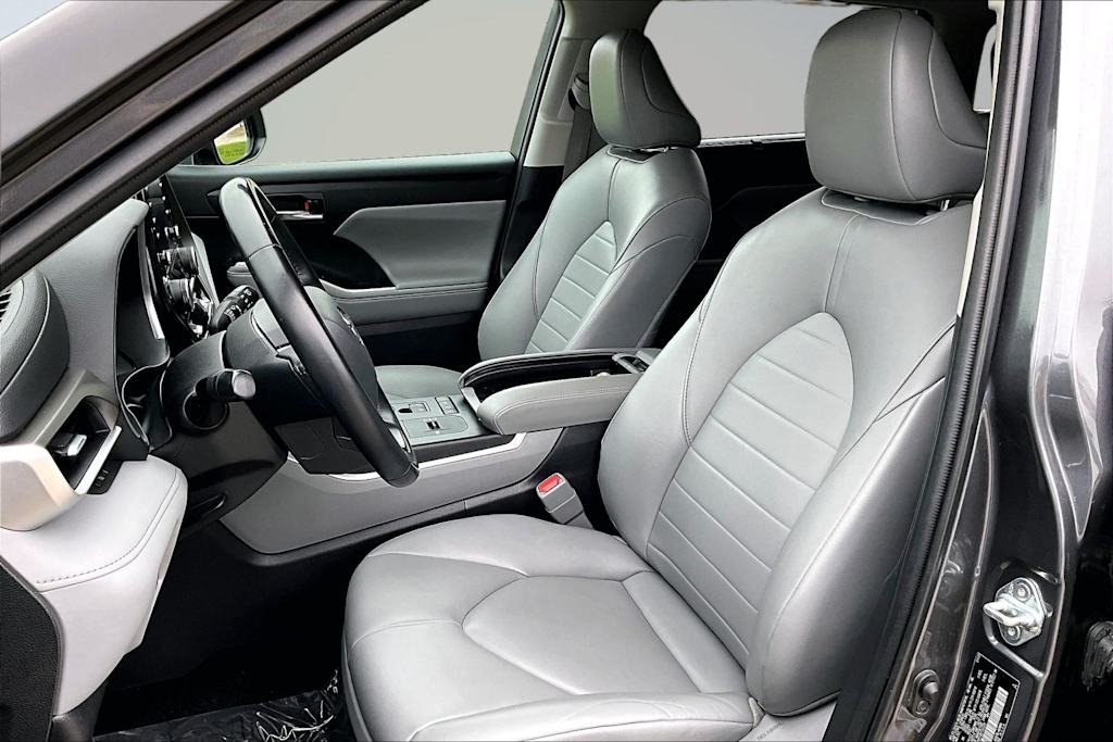 Thumbnail: 2022 Toyota Highlander - 11