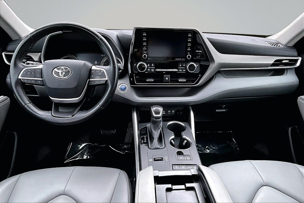 Thumbnail: 2022 Toyota Highlander - 10
