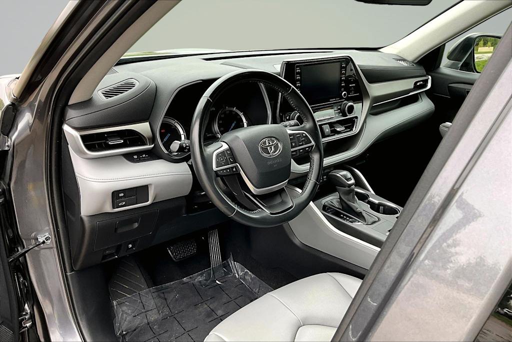 Thumbnail: 2022 Toyota Highlander - 2