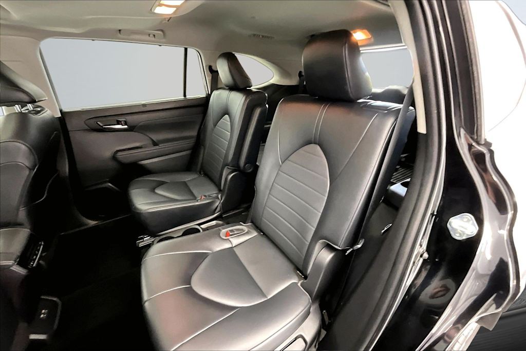 Thumbnail: 2022 Toyota Highlander - 21