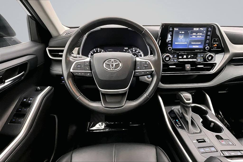 Thumbnail: 2022 Toyota Highlander - 14