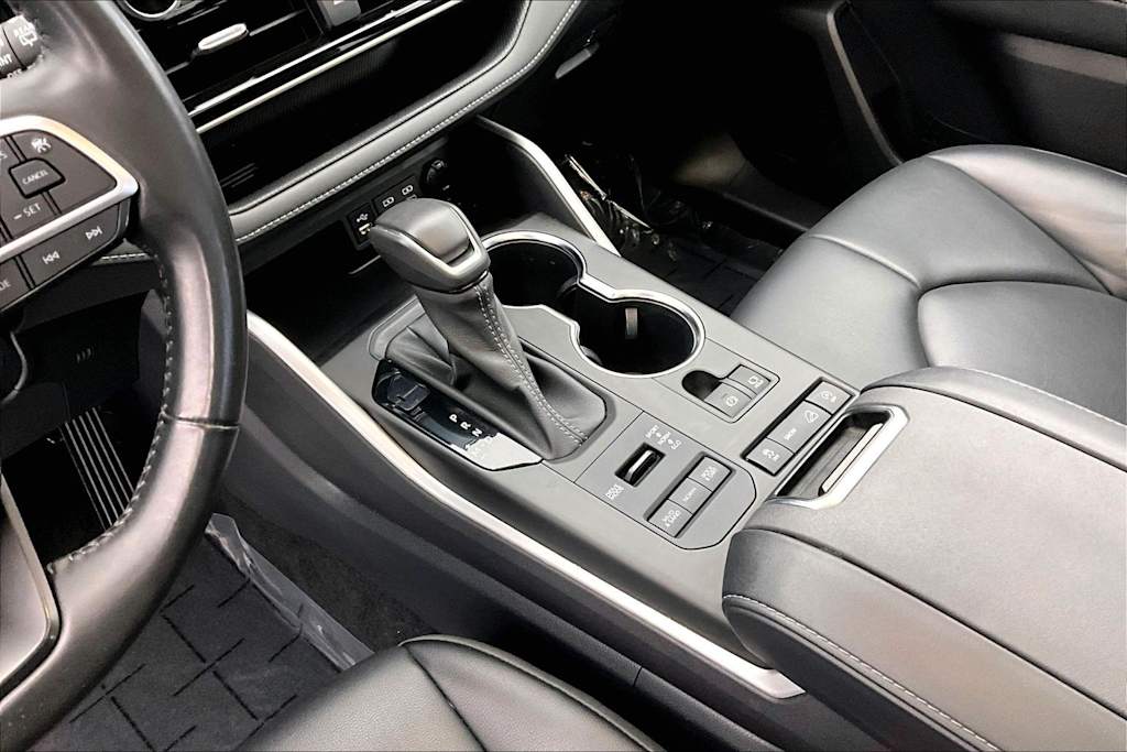 Thumbnail: 2022 Toyota Highlander - 16