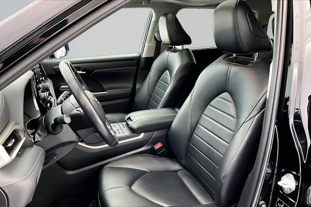 Thumbnail: 2022 Toyota Highlander - 11