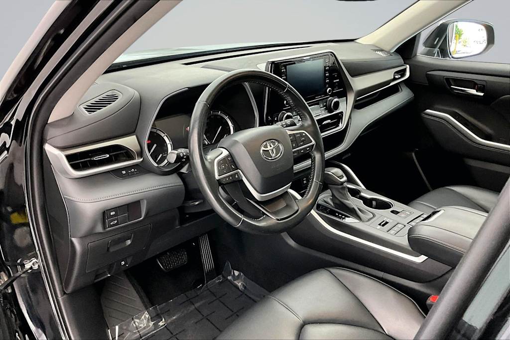 Thumbnail: 2022 Toyota Highlander - 2