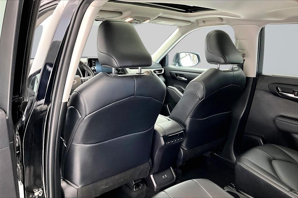 Thumbnail: 2022 Toyota Highlander - 13