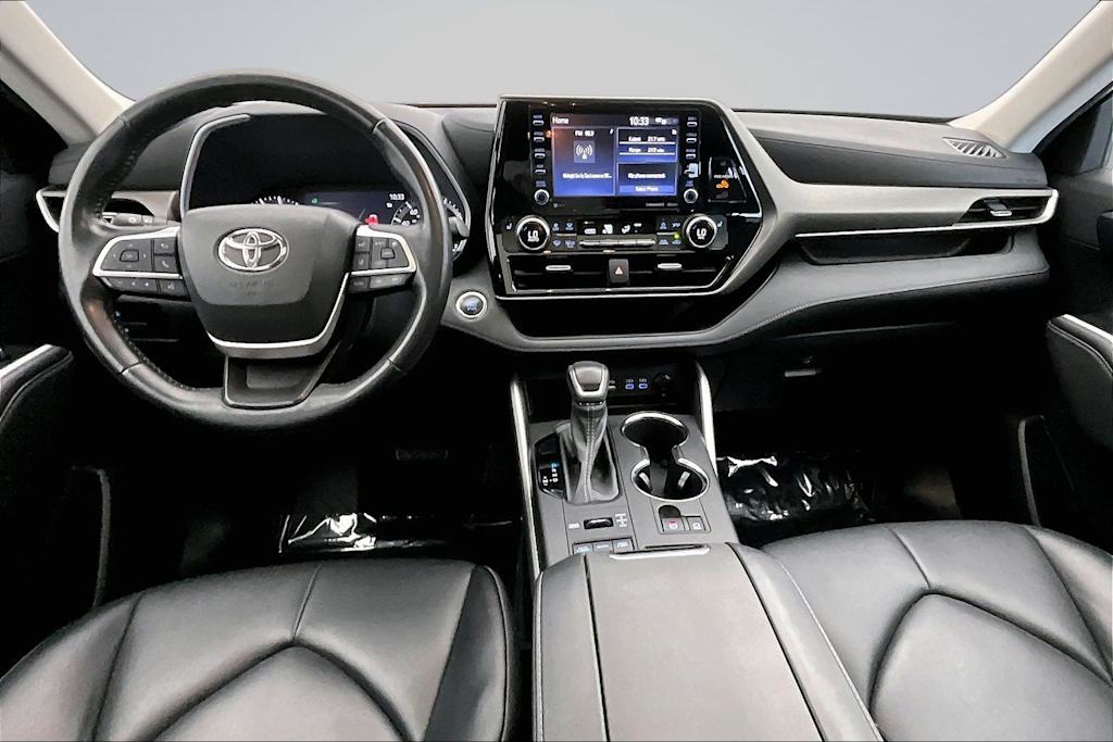 Thumbnail: 2022 Toyota Highlander - 10