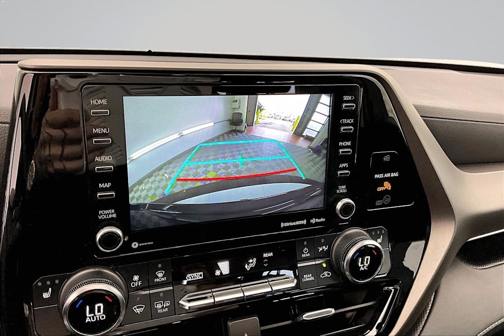 Thumbnail: 2022 Toyota Highlander - 22