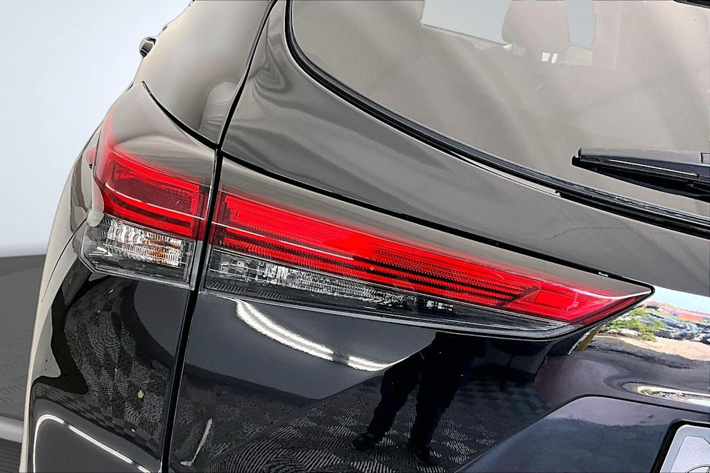 Thumbnail: 2022 Toyota Highlander - 26