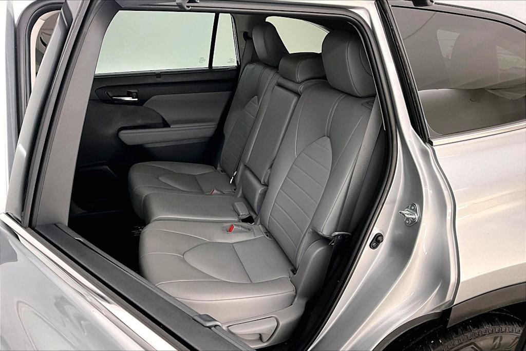 Thumbnail: 2022 Toyota Highlander - 20