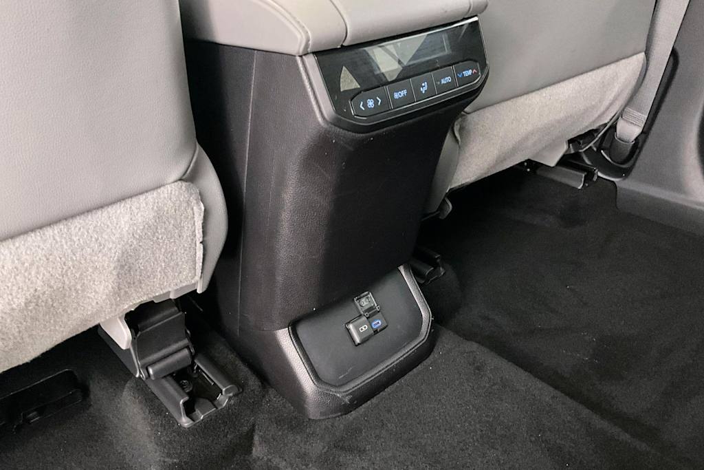 Thumbnail: 2022 Toyota Highlander - 30