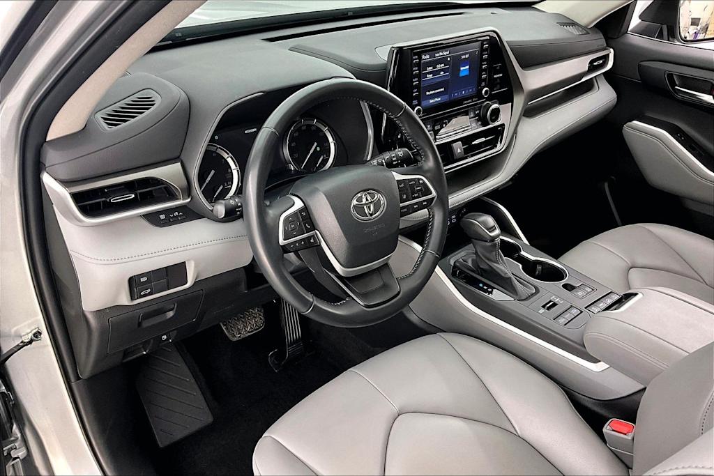 Thumbnail: 2022 Toyota Highlander - 2