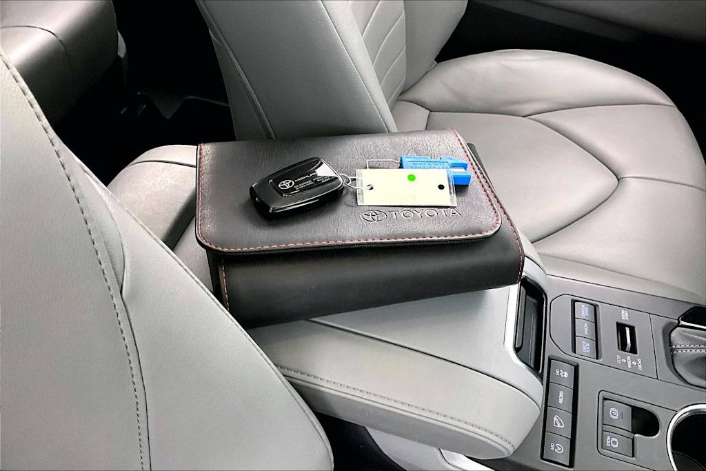 Thumbnail: 2022 Toyota Highlander - 21