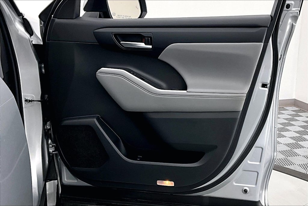 Thumbnail: 2022 Toyota Highlander - 25