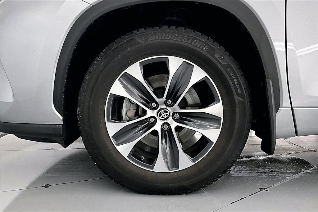 Thumbnail: 2022 Toyota Highlander - 8