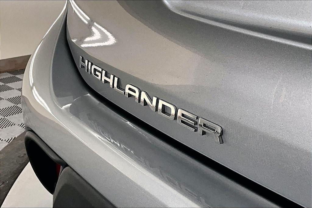 Thumbnail: 2022 Toyota Highlander - 7