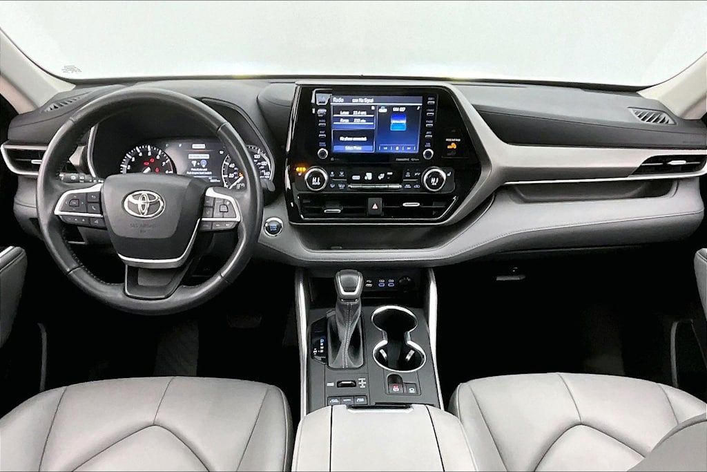 Thumbnail: 2022 Toyota Highlander - 10