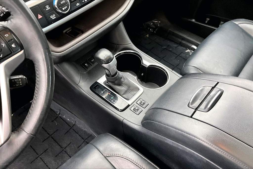 Thumbnail: 2016 Toyota Highlander - 15
