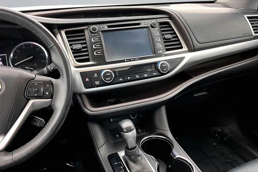 Thumbnail: 2016 Toyota Highlander - 14