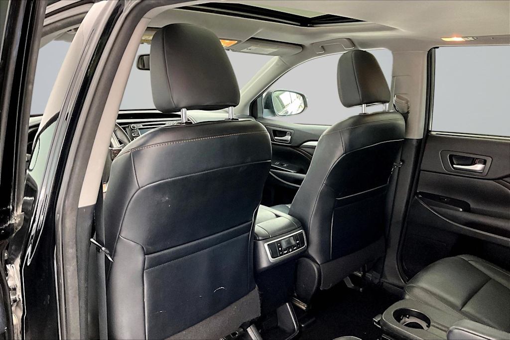 Thumbnail: 2016 Toyota Highlander - 12