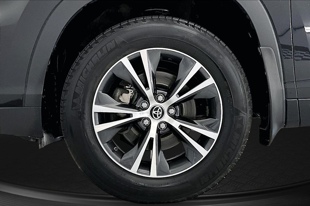 Thumbnail: 2016 Toyota Highlander - 8