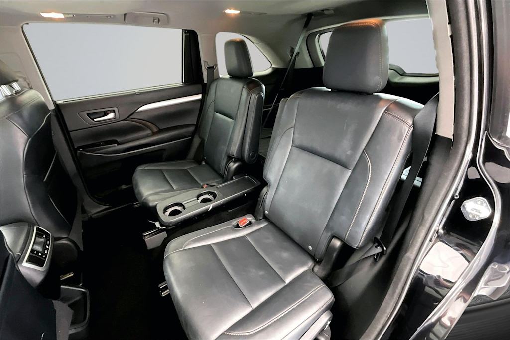 Thumbnail: 2016 Toyota Highlander - 20