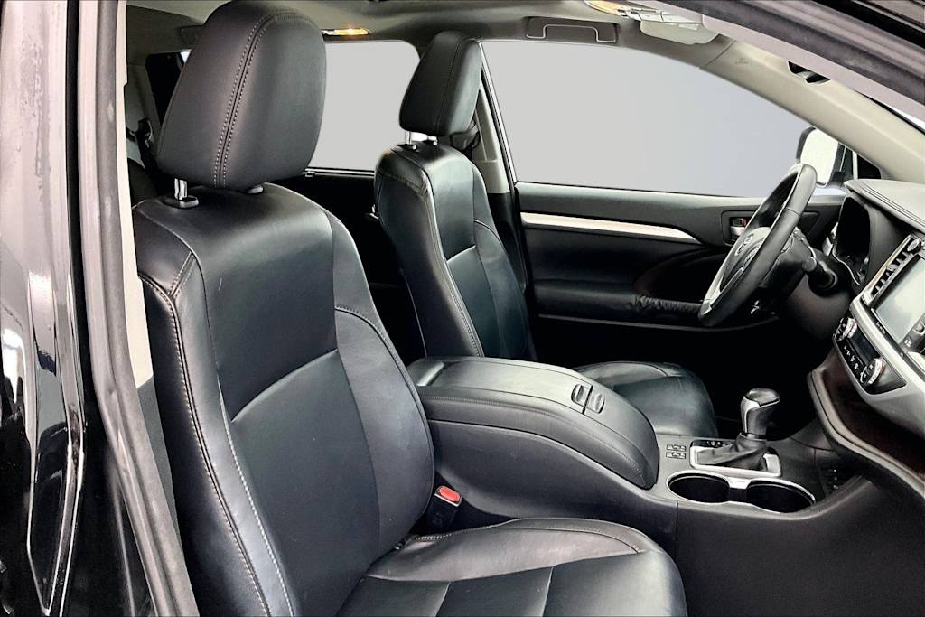 Thumbnail: 2016 Toyota Highlander - 11