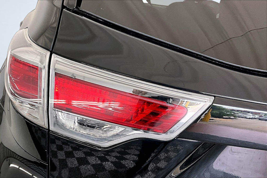 Thumbnail: 2016 Toyota Highlander - 25
