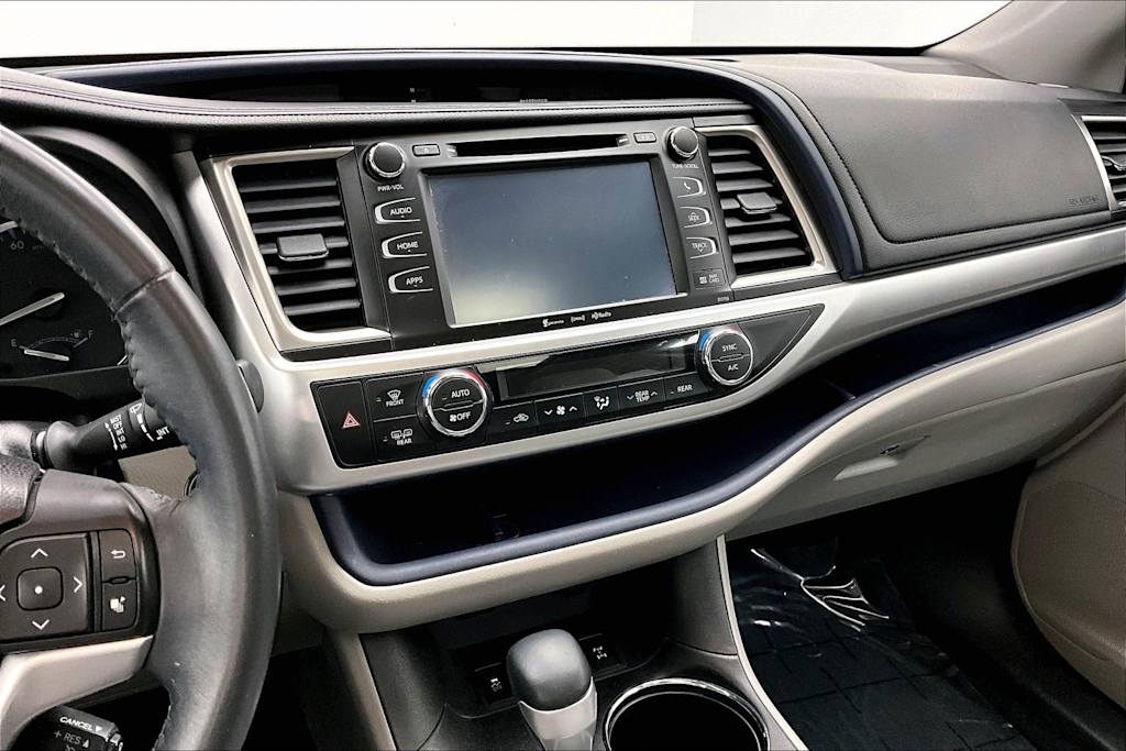 Thumbnail: 2016 Toyota Highlander - 15