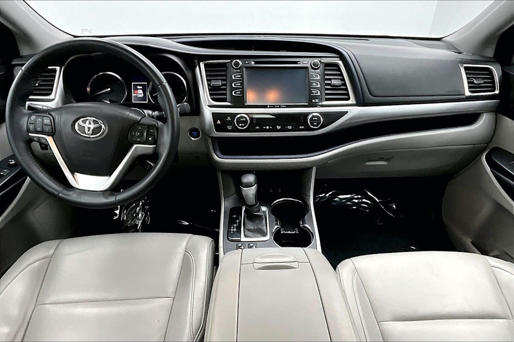 Thumbnail: 2016 Toyota Highlander - 10