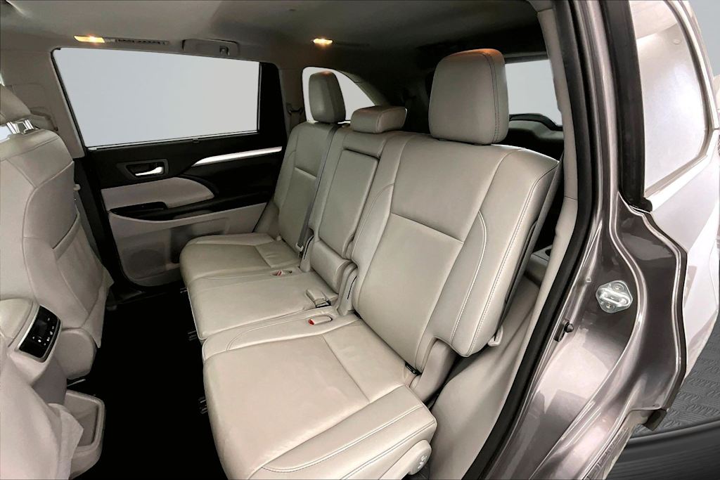 Thumbnail: 2019 Toyota Highlander - 21