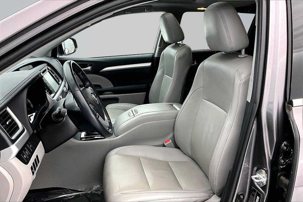 Thumbnail: 2019 Toyota Highlander - 11