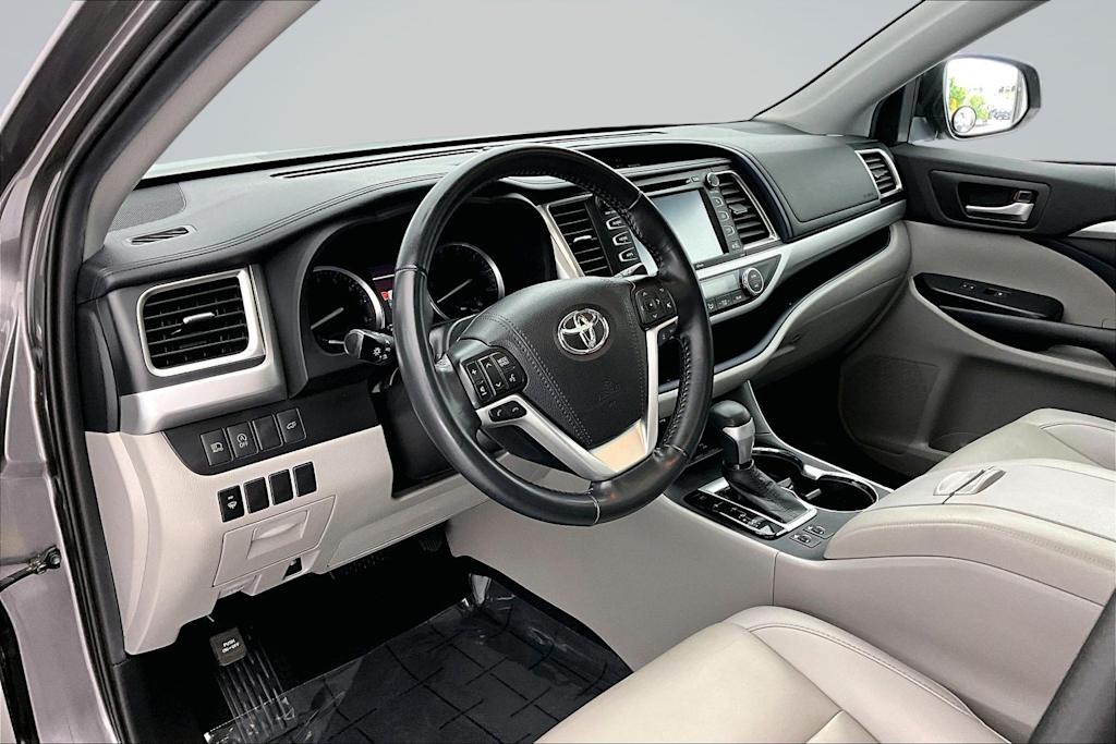 Thumbnail: 2019 Toyota Highlander - 2