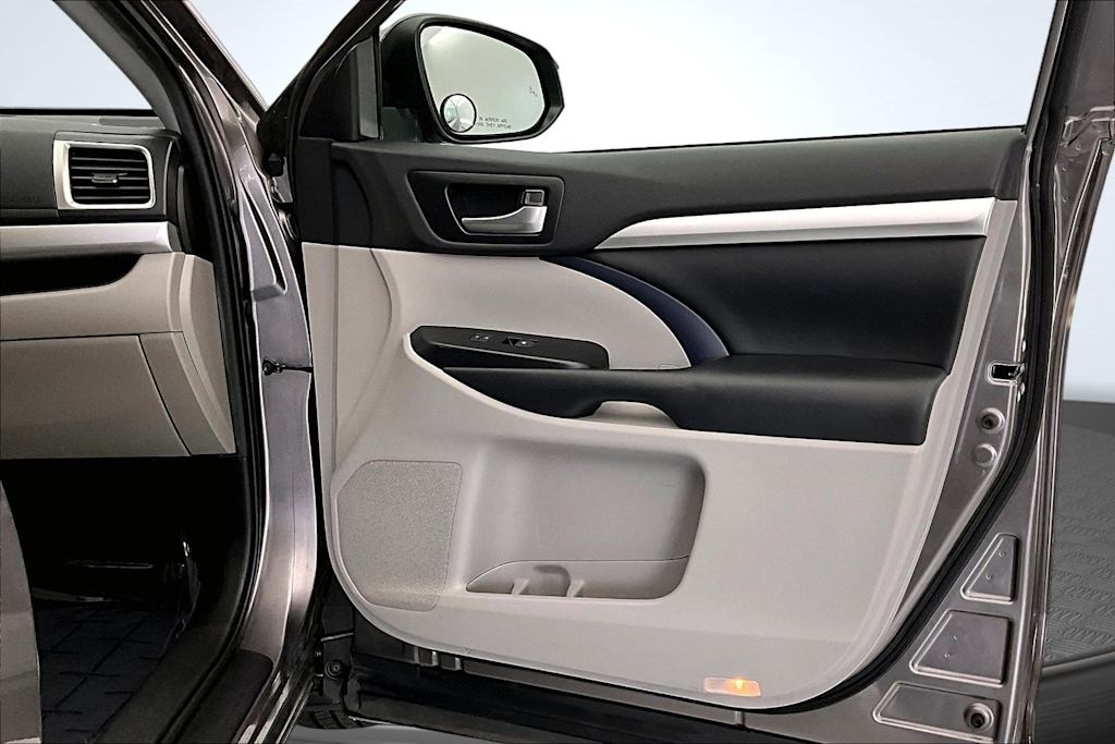 Thumbnail: 2019 Toyota Highlander - 25