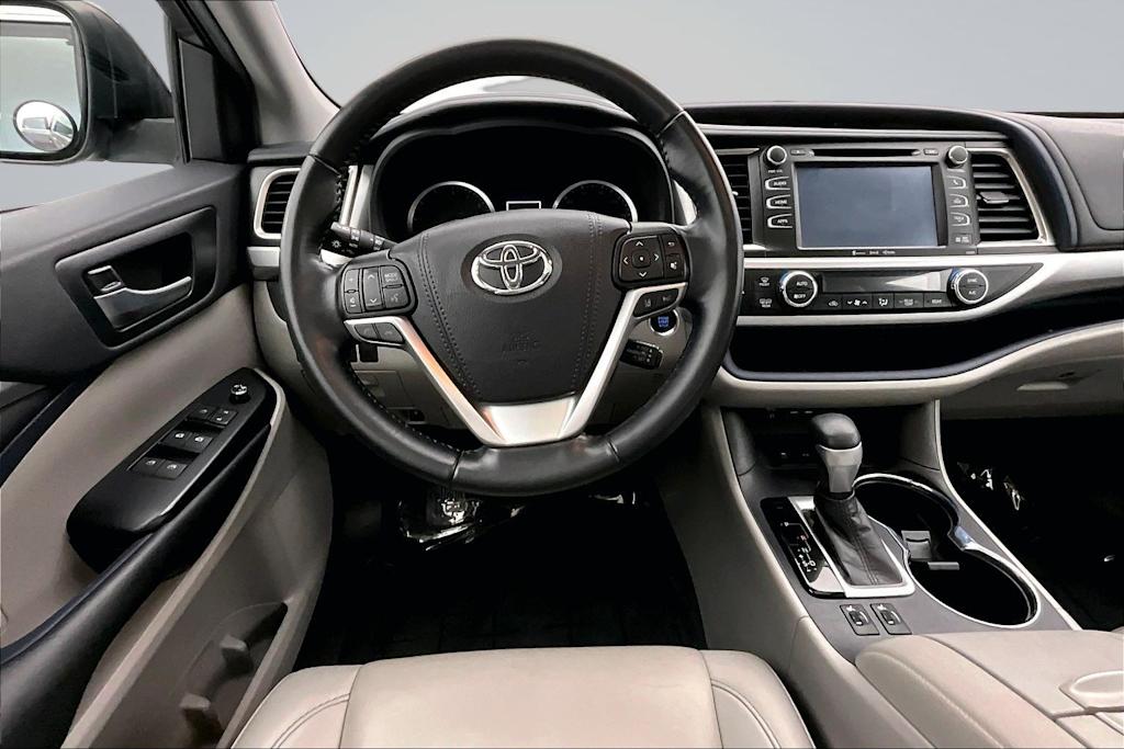 Thumbnail: 2019 Toyota Highlander - 14