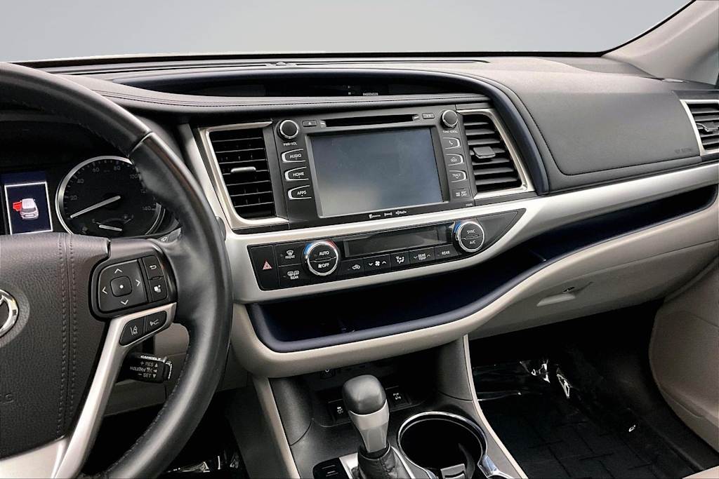 Thumbnail: 2019 Toyota Highlander - 15