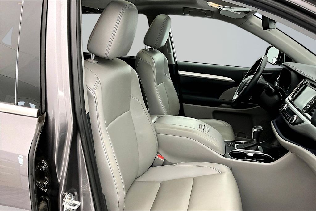 Thumbnail: 2019 Toyota Highlander - 12