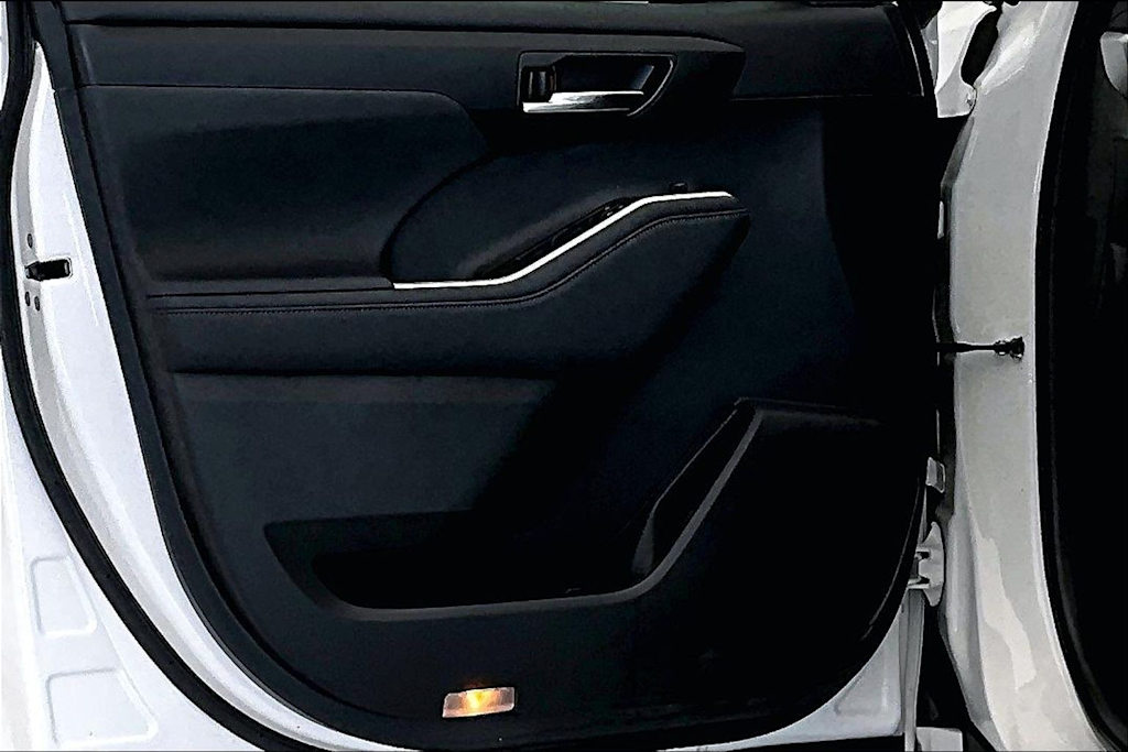 Thumbnail: 2023 Toyota Highlander - 24